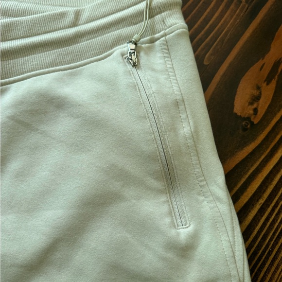 Women’s Large Old Navy Sweatpants - Picture 4 of 5